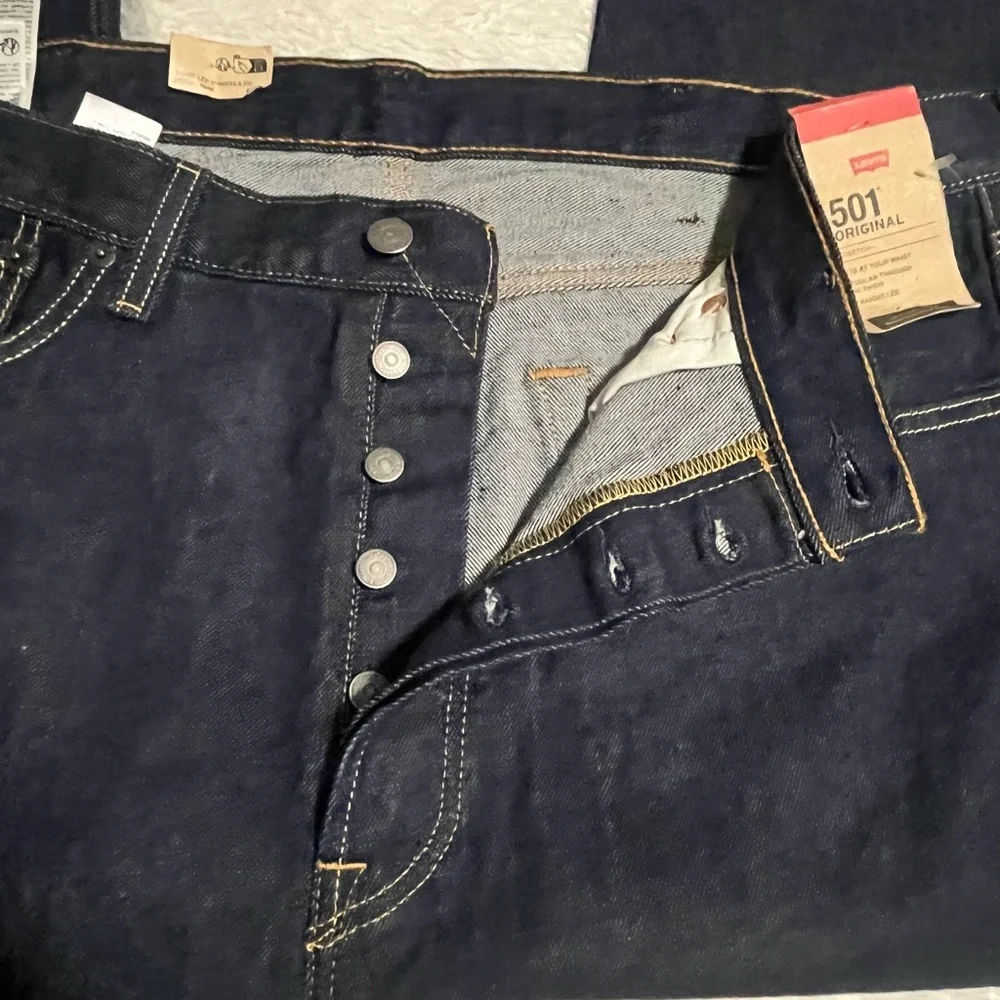 Levi's Men's Dark Indigo Straight Legs Button fly Jeans size 38x32